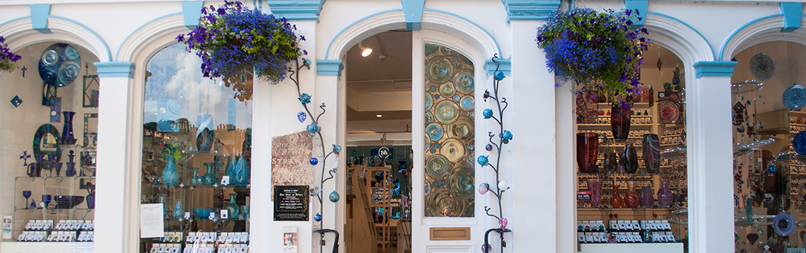 Bath Aqua Shop Front Next to Bath Abbey opening times 