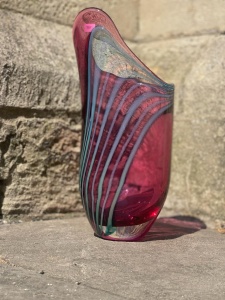 VASE HANDBLOWN BY STEPHEN WILLIAMSON (SIGNED)